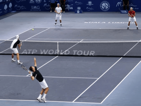 Saques y devoluciones en dobles: empieza cada punto con&nbsp;ventaja